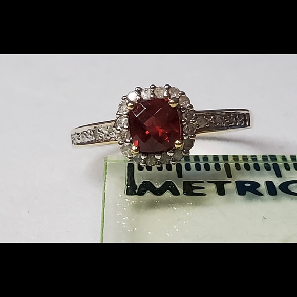 10K Yellow Gold Ring with Garnet & Diamonds Size 7 - Picture 12 of 16